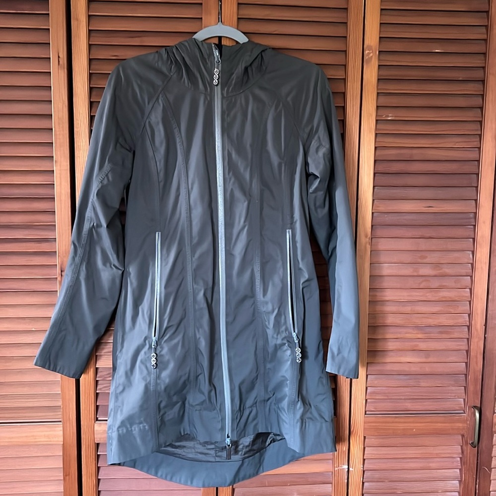Lululemon raincoat small